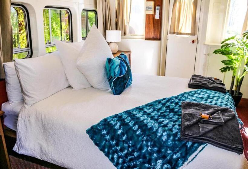 בית מלון כפרי Carriageway Retreat Unique Red Rattler Carriages And Units