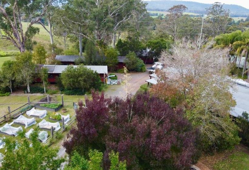 בית מלון כפרי Carriageway Retreat Unique Red Rattler Carriages And Units
