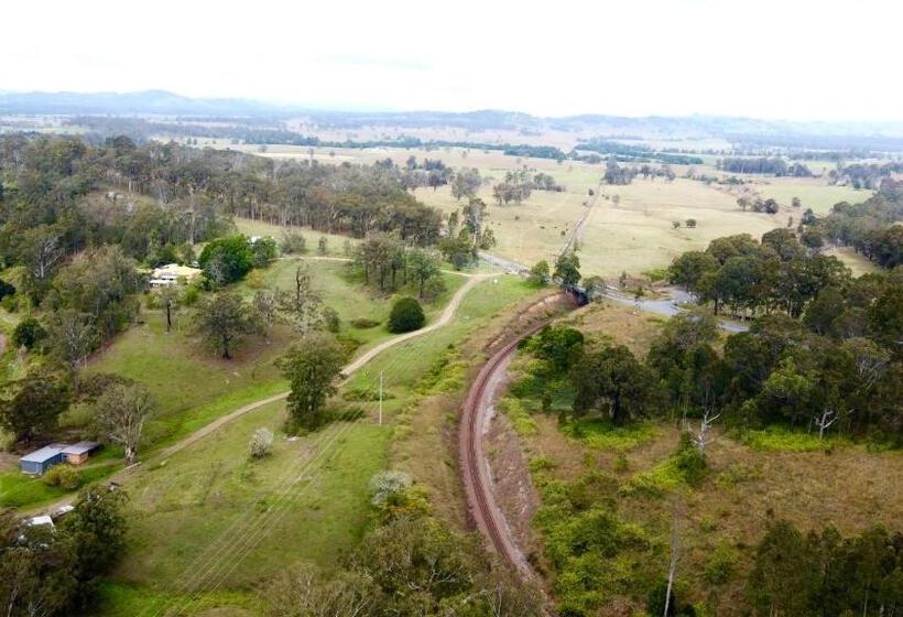 בית מלון כפרי Carriageway Retreat Unique Red Rattler Carriages And Units