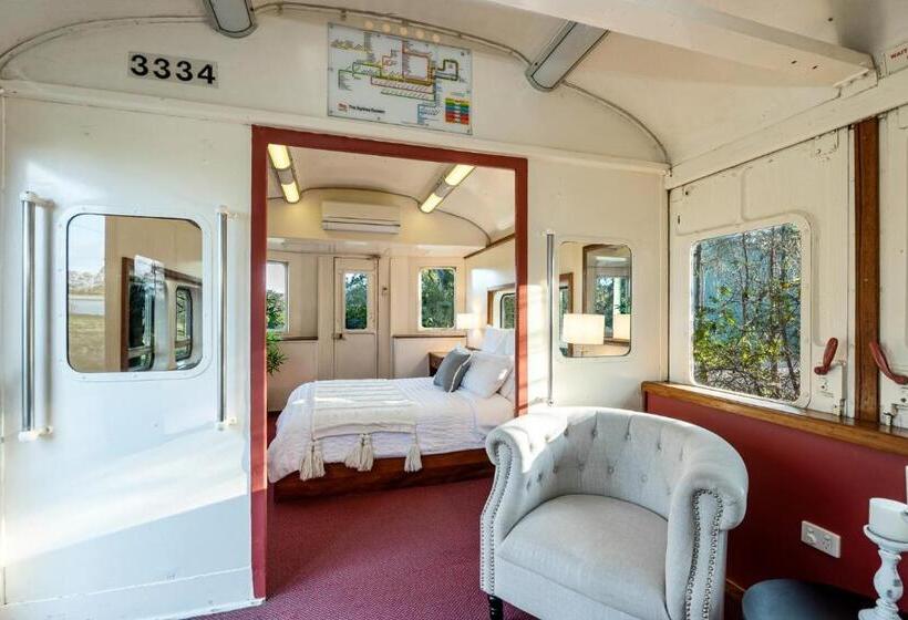 בית מלון כפרי Carriageway Retreat Unique Red Rattler Carriages And Units