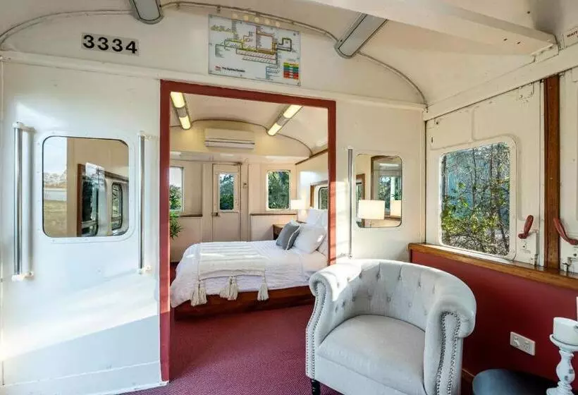 ホテル Carriageway Retreat   Unique Red Rattler Carriages And Units