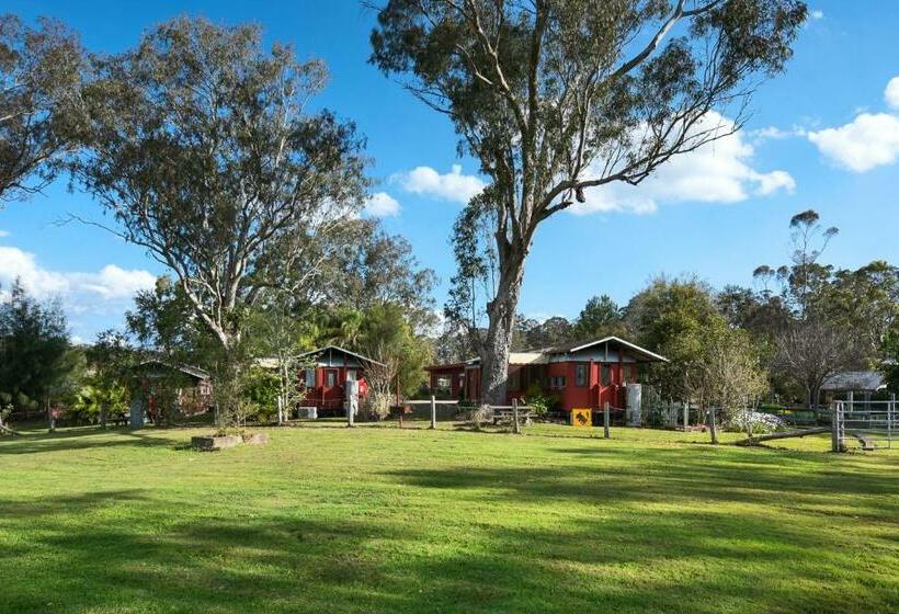 בית מלון כפרי Carriageway Retreat Unique Red Rattler Carriages And Units