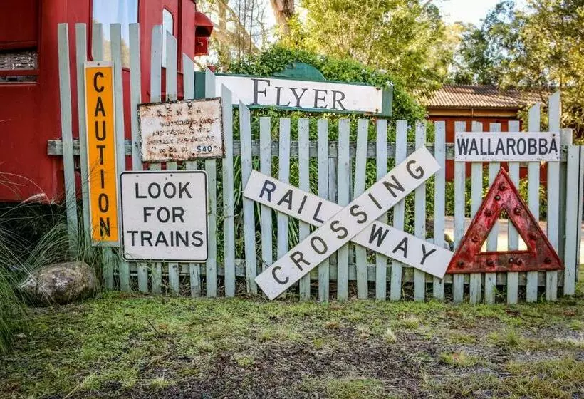 ホテル Carriageway Retreat   Unique Red Rattler Carriages And Units