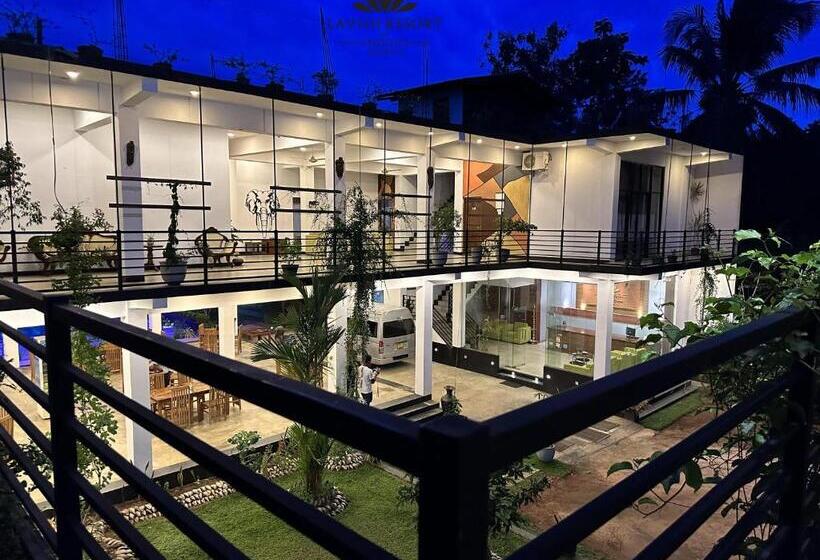 בית מלון כפרי Lavish Resort By Indigo