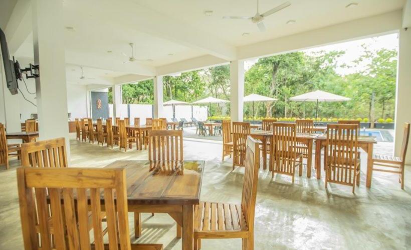 בית מלון כפרי Lavish Resort By Indigo