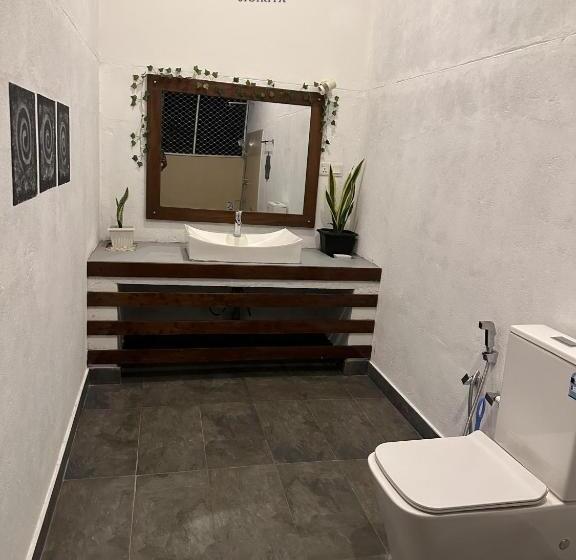 בית מלון כפרי Lavish Resort By Indigo