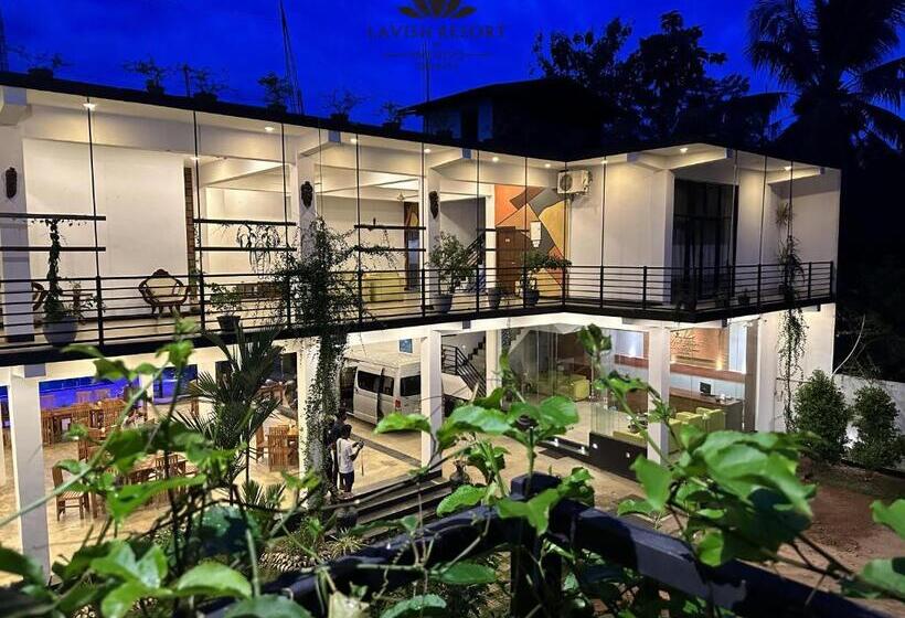 בית מלון כפרי Lavish Resort By Indigo