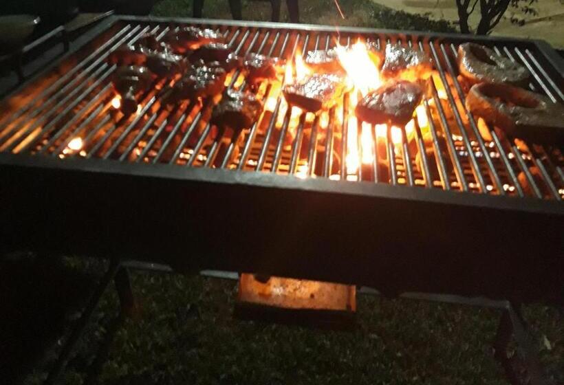 בית מלון כפרי Lavish Resort By Indigo