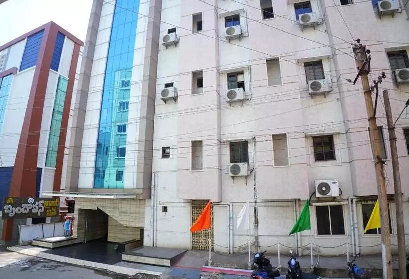 Hotelli Sri Brundavan Grand Inn