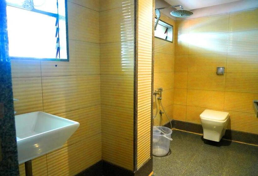 בית מלון כפרי Sri Brundavan Grand Inn