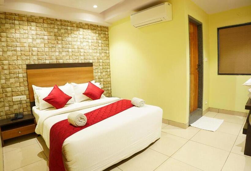 בית מלון כפרי Sri Brundavan Grand Inn