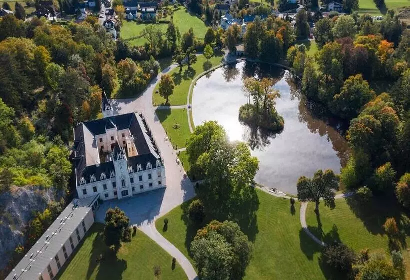 Hotelli Schloss Hernstein