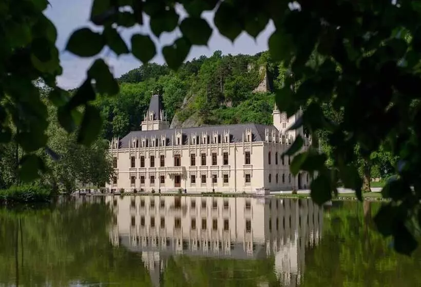 Hotelli Schloss Hernstein