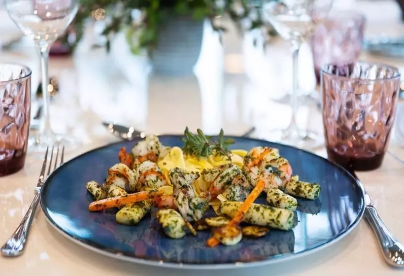 Hotelli Schloss Hernstein