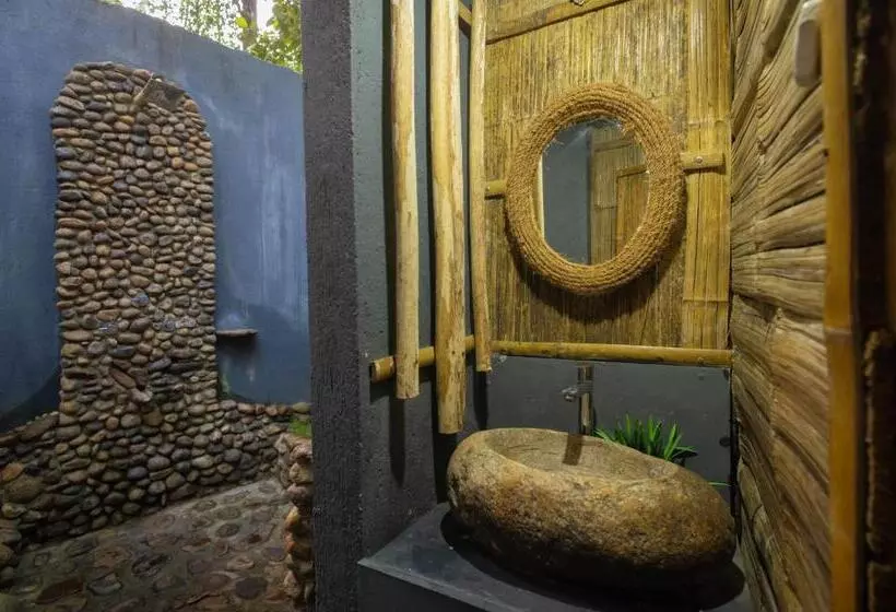 Majatalo Fab   Bamboo Hut With Open Shower