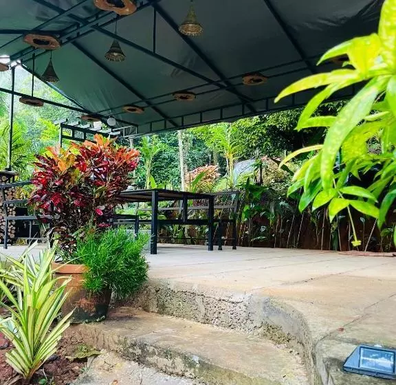 Majatalo Fab   Bamboo Hut With Open Shower