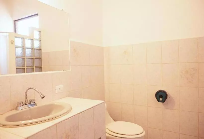 پانسیون Macarena Hostel