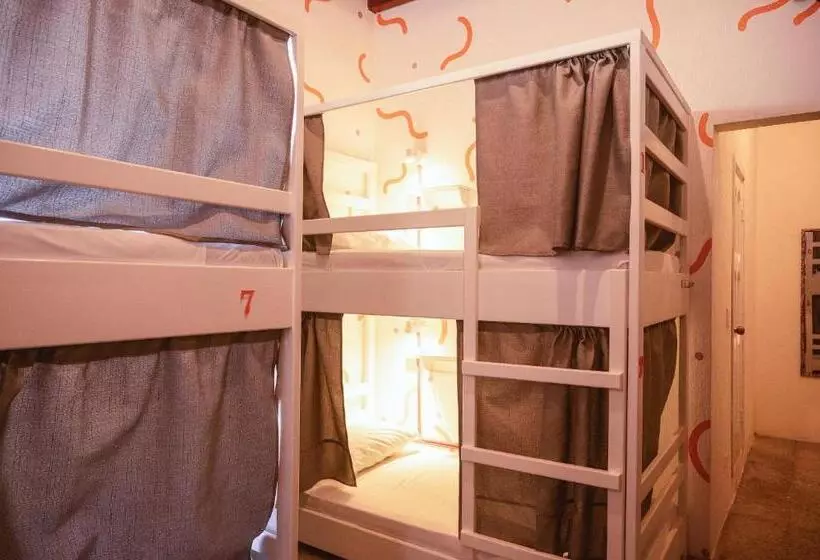 پانسیون Macarena Hostel