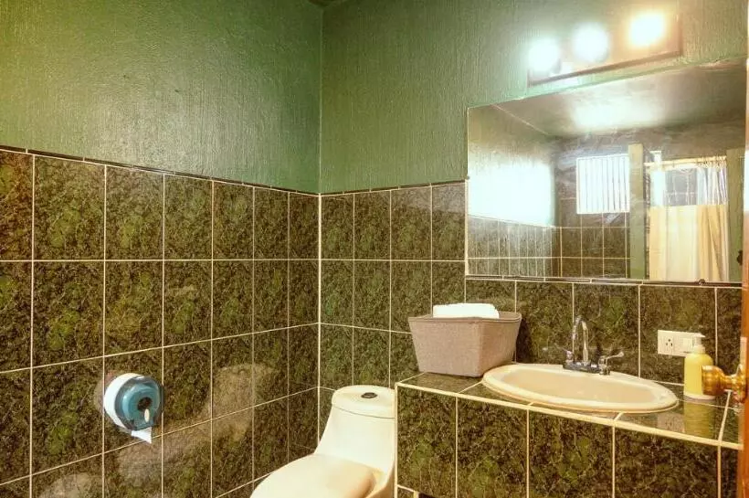 پانسیون Macarena Hostel