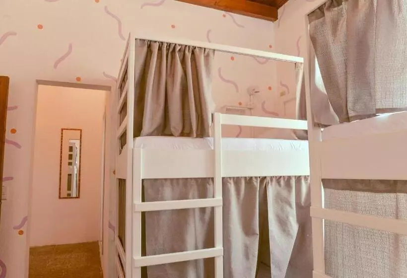 پانسیون Macarena Hostel
