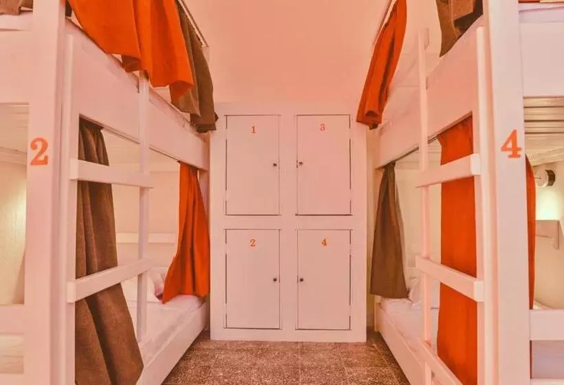 پانسیون Macarena Hostel