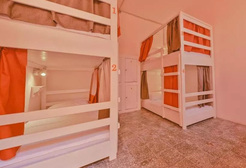پانسیون Macarena Hostel