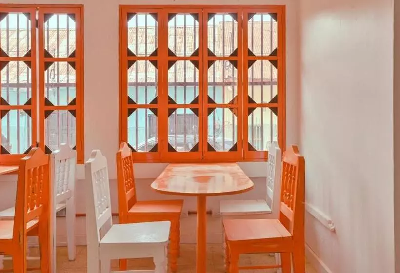 پانسیون Macarena Hostel