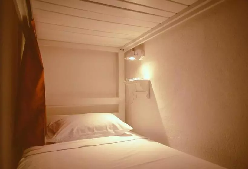 پانسیون Macarena Hostel