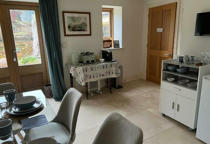 민박 The Norfolk Haybarn