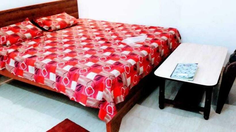 Отель Oyo 81212 Royal Residency