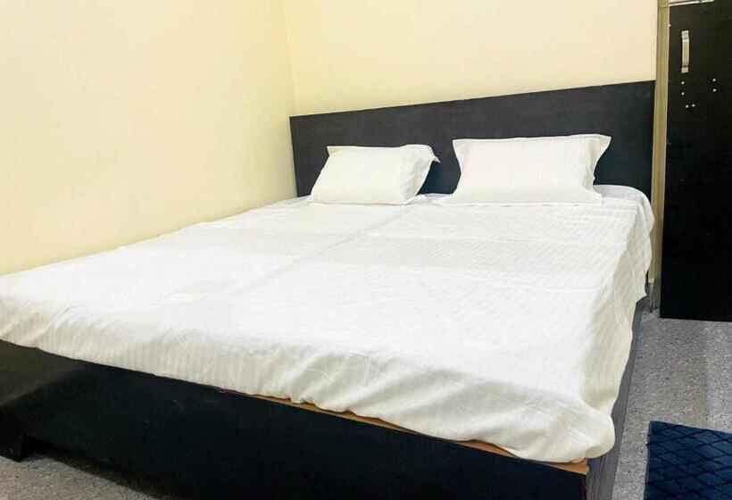 Отель Oyo 81212 Royal Residency