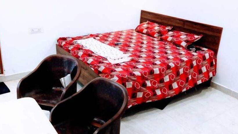 Отель Oyo 81212 Royal Residency