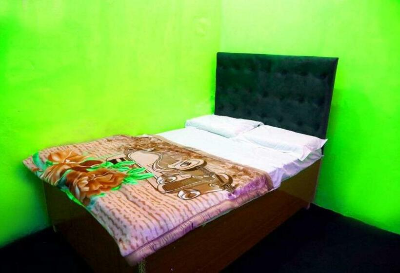 בית מלון כפרי Oyo 81226 Blue Moon