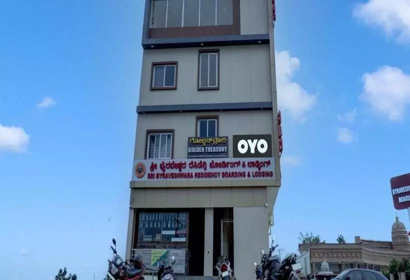 Hotelli Oyo Flagship 81266 Golden Treasury