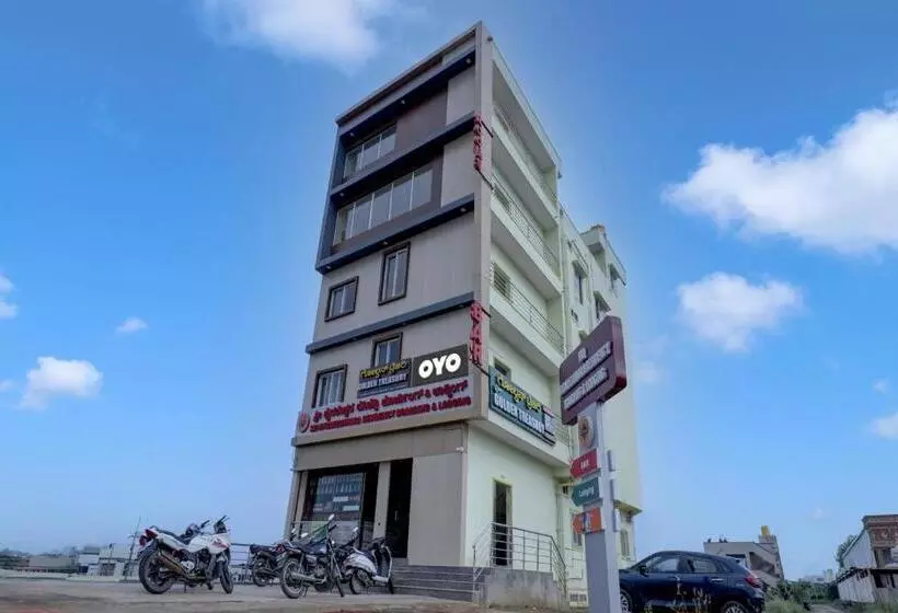 Hotelli Oyo Flagship 81266 Golden Treasury