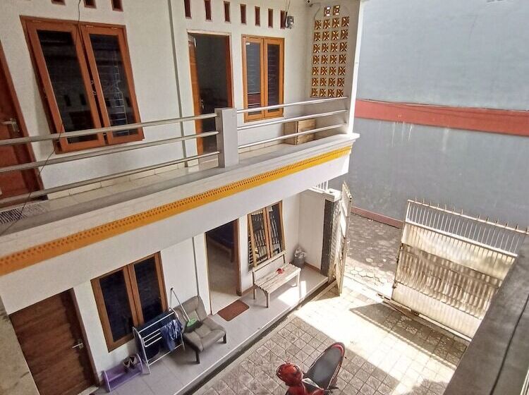 Hotel Spot On 92532 Penginapan Hj Lilis Syariah