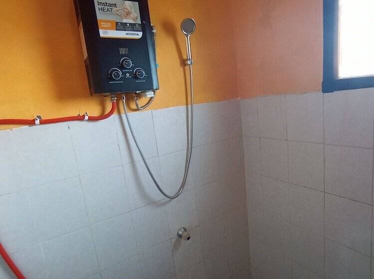 Hotel Spot On 92532 Penginapan Hj Lilis Syariah