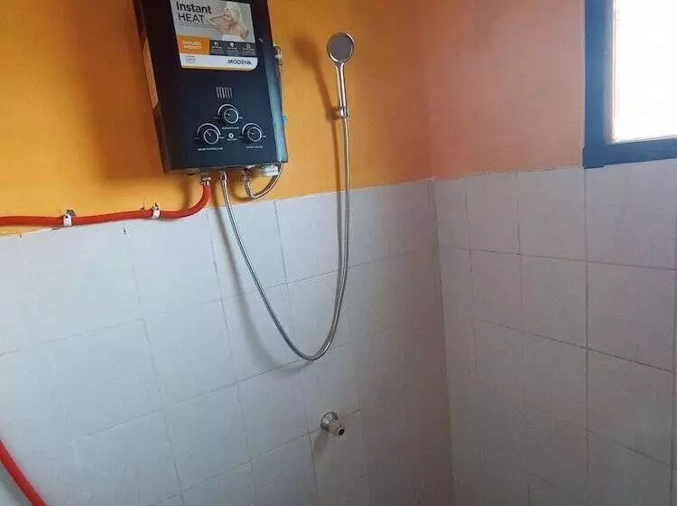 Hotelli Spot On 92532 Penginapan Hj Lilis Syariah