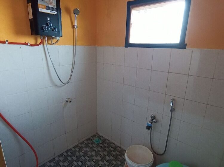 Hotel Spot On 92532 Penginapan Hj Lilis Syariah