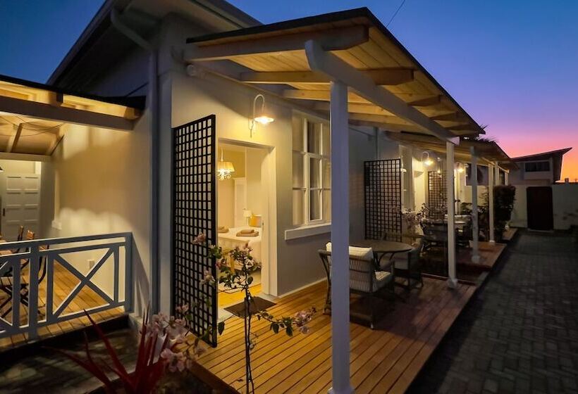 تختخواب و صبحانه Brigadoon Boutique Guesthouse