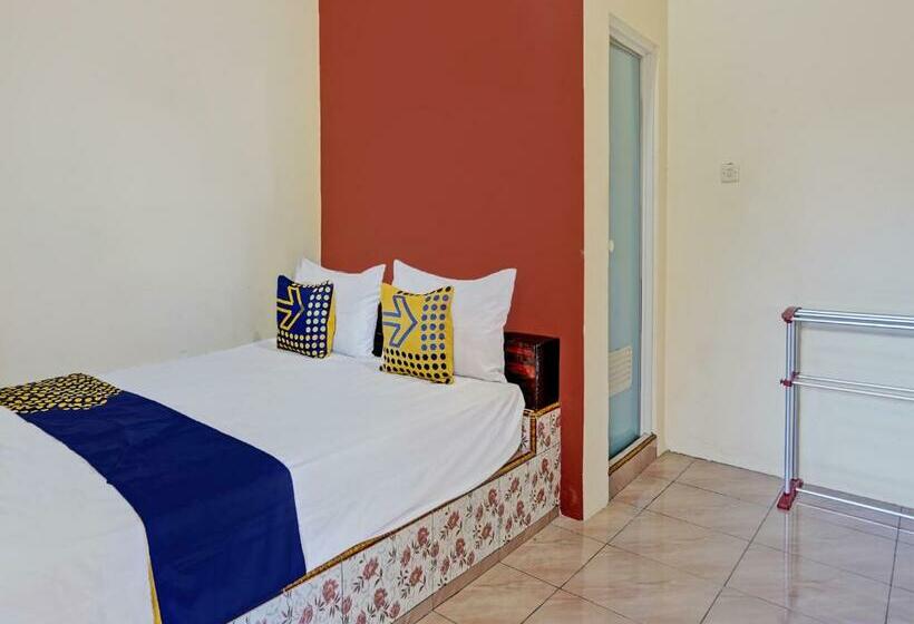 ホテル Spot On 92527 Penginapan Kangean Syariah