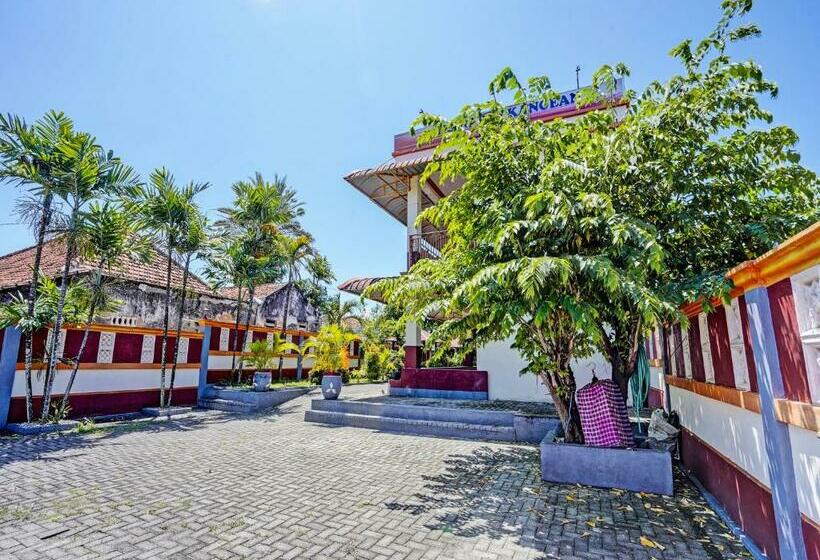 ホテル Spot On 92527 Penginapan Kangean Syariah