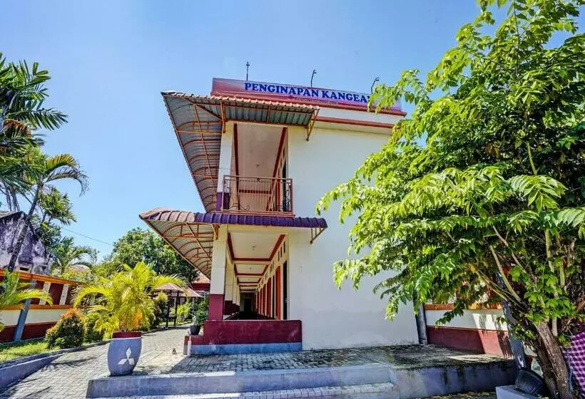 ホテル Spot On 92527 Penginapan Kangean Syariah