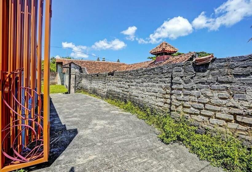 ホテル Spot On 92527 Penginapan Kangean Syariah