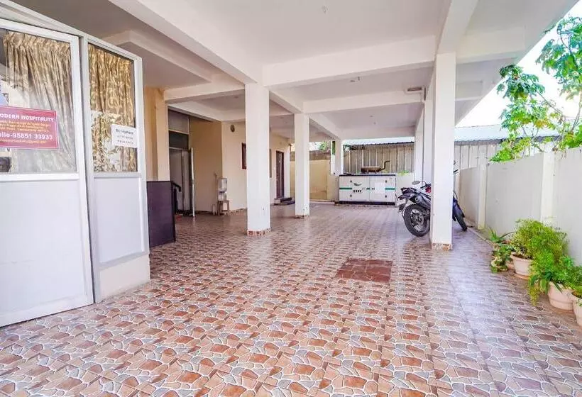 ホテル Varun Residency