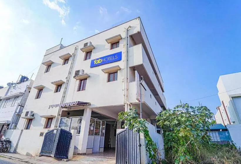 ホテル Varun Residency
