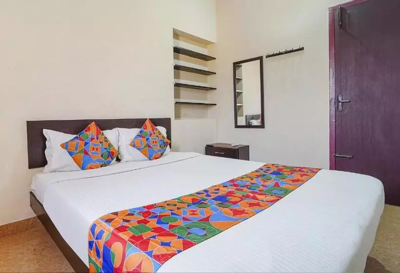 ホテル Varun Residency