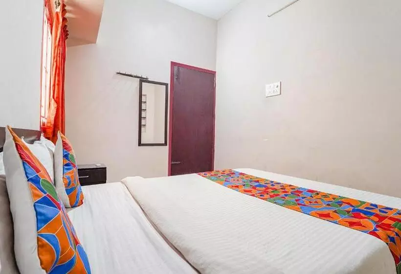 ホテル Varun Residency