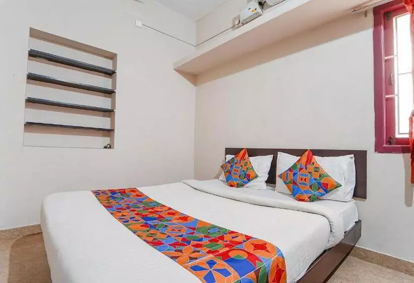 ホテル Varun Residency