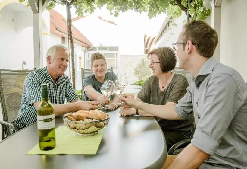 ベッドアンドブレックファースト Arkadenweingut Gästehaus Heiss
